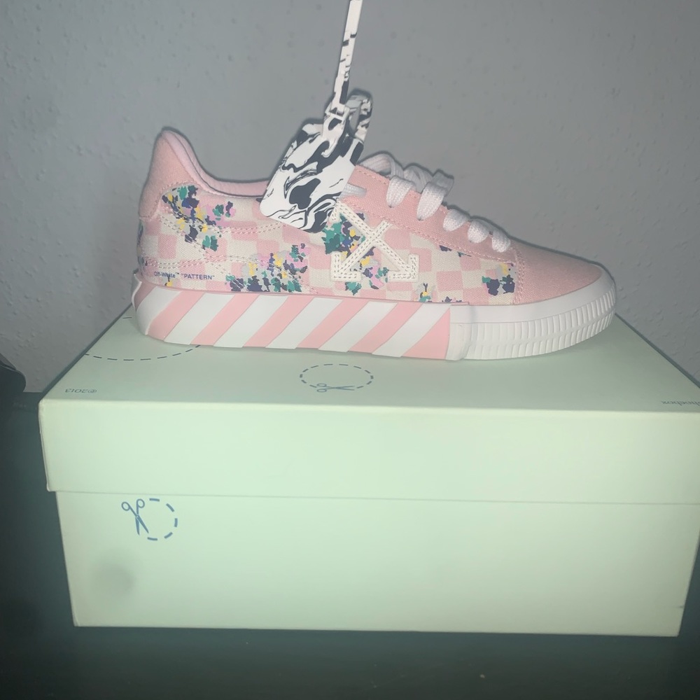 Off White